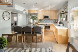 Open floor plan in the kitchen, dining room.
