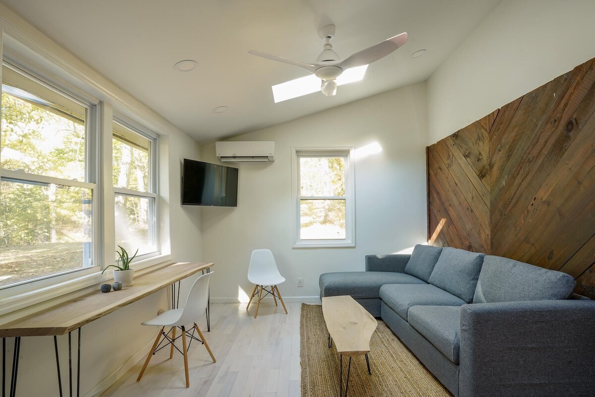 Owl’s Nest: A Pet-Friendly Nature Lover’s Getaway near Wineries & Hiking Trails