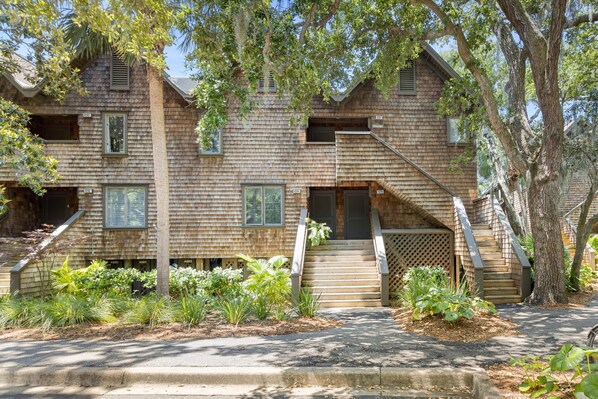 4286 Mariners Watch Exterior