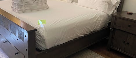 Bedroom 1 - King bed