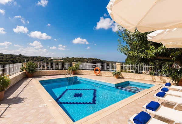 Stimulating pool surroundings.