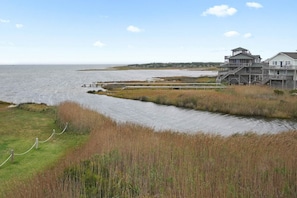 Set your sights on panoramic sound to ocean views, perhaps checking out the path of migrating pelicans or spotting a heron in the nearby marsh.