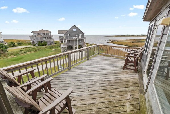 Gaze at the star filled galaxies above every night from Star Gaze's 2 wrap-around decks.
