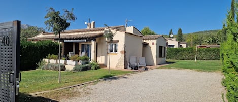 House, garden and parking space