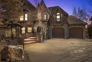 Honeybear Lodge at night.
