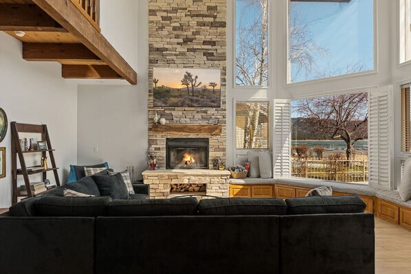 Honey bear Lodge with stunning floor to ceiling windows with lake views and it's own dock, including a floor to ceiling custom fireplace and handcrafted log mantle!