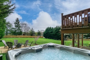 Hot Tub and FIre Pit
