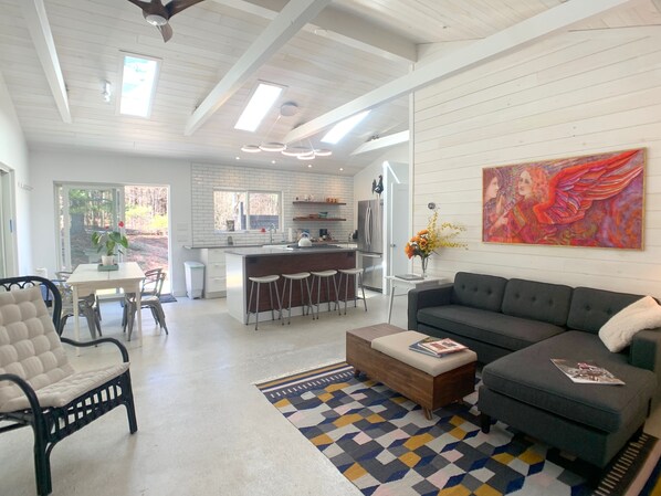 Great Room w/ vaulted ceiling and lots of light.