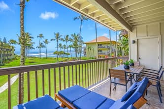Lae Nani 422. Great View from this 2nd Floor Ocean Front Condo. The Main Bedroom Faces the Ocean!