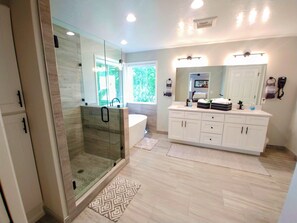 En Suite Master Bathroom