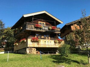 Pflanze, Himmel, Gebäude, Fenster, Baum, Haus, Grundstueck, Hütte, Steigung, Holz