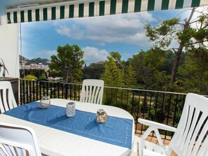 Ciel, Nuage, Meubles, Table, Propriété, Chaise, Bleu Azur, Vaisselle, Design Intérieur, Mobilier De Jardin