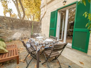 Table, Meubles, Propriété, Chaise, Plante, Vert, Bois, Tableau De Plein Air, Mobilier De Jardin, Architecture