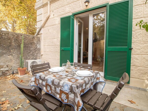 Furniture, Property, Table, Building, Chair, Plant, Window, Wood, Shade, Tablecloth