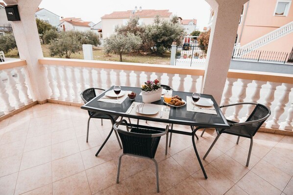 Outdoor dining