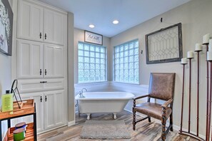 En-Suite Bathroom | Vintage Clawfoot Tub | Keyless Entry