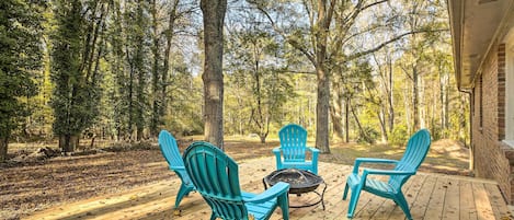 Acworth Vacation Rental | 3BR | 1.5BA | 1,400 Sq Ft | Stairs Required to Enter