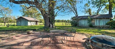 Navasota Vacation Rental | 3BR | 3BA | 2 Steps Required | 2,800 Sq Ft