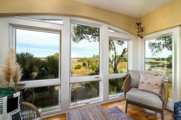 Floor to ceiling windows give you unparalleled views of the marsh, creek, boats & marina! Watch spectacular sunsets from here!