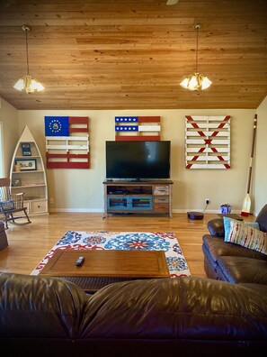 The large living room is great for relaxing with the family!