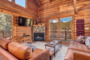 High ceilings and gorgeous architecture welcome guests to our serene mountain escape. 
| Blue River Hideaway by Boutiq Luxury Vacation Rentals | Breckenridge, Colorado