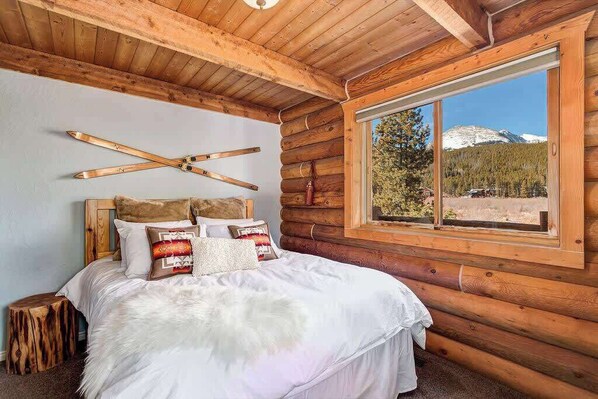 Our guest bedroom beholds a queen-sized bed and stunning views.
| Blue River Hideaway by Boutiq Luxury Vacation Rentals | Breckenridge, Colorado