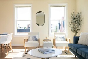 Living Rm || Open and inviting space to enjoy meals and great conversations.