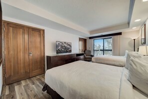Bedroom 2 - 2 Queen Beds