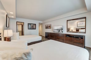 Bedroom 1 - 2 Queen Size Beds