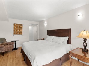 Primary Bedroom / King Bed
