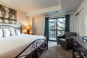 Bedroom 2 with 1 King Bed