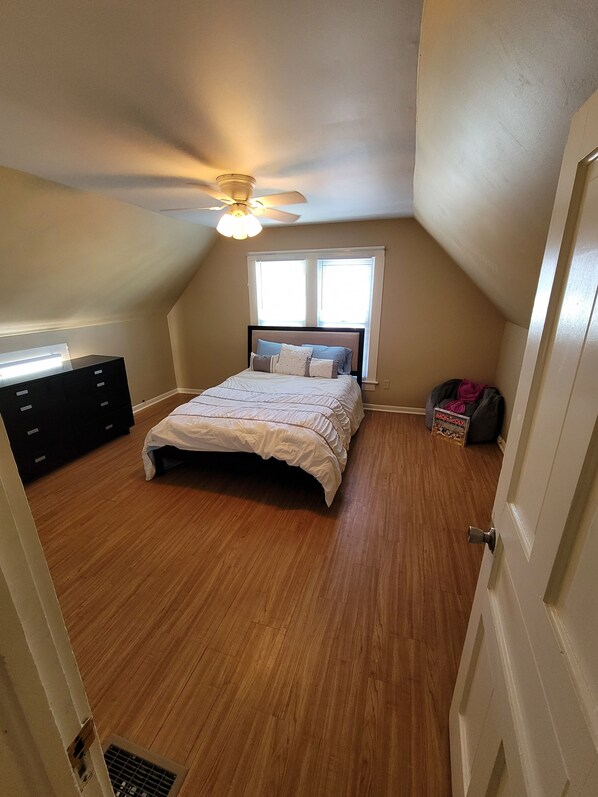 Upstairs Queen Bedroom #1