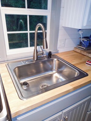 Kitchen Area with a Functional Sink!