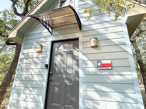 Blue Berry Inn Tiny Home 5: Relax and Unwind