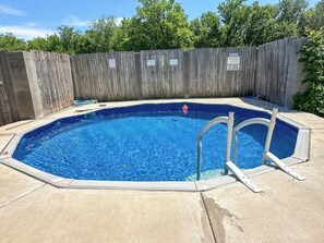 Refreshing Cowboy Dipping Pool (4ft) Awaits You!