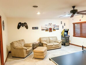 Unleash the Fun: Arcade Machine with Over 12 Thrilling Games!