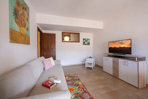 Living room-kitchen with sofa bed and Smart TV