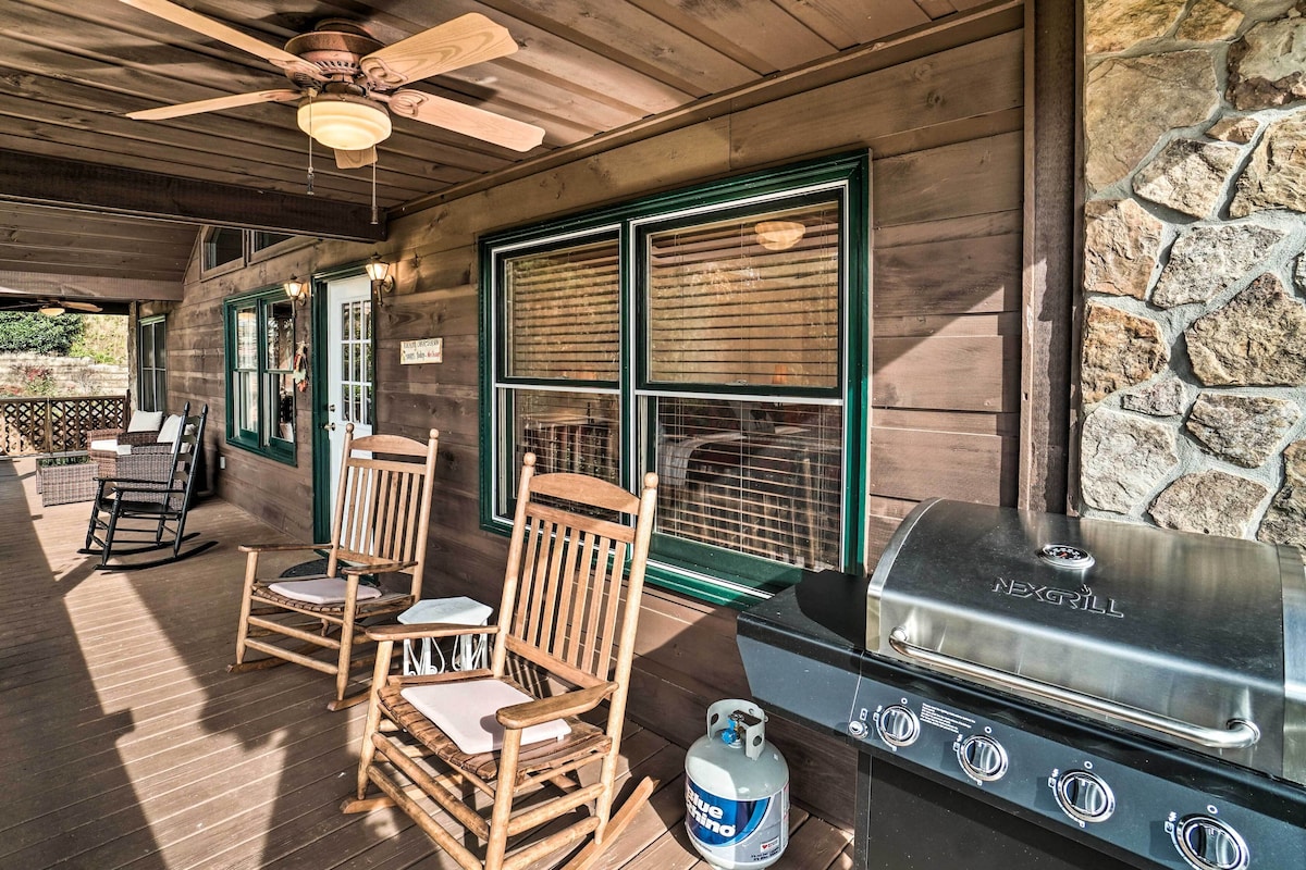 Hiawassee Cabin w/ Mtn Views < 1 Mi to Lake!