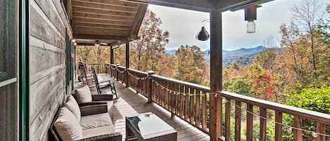 Hiawassee Vacation Rental | 3BR | 3BA | 3 Stairs to Access | 2,400 Sq Ft