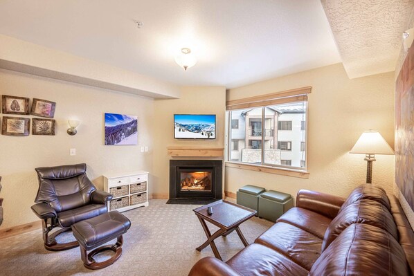 Living room with a  32" flat screen TV and a gas fireplace