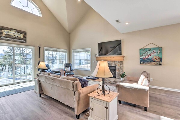 Camdenton Vacation Rental | 4BR | 2BA | Stairs Required | 1,900 Sq Ft