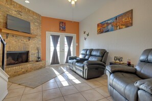 Living Room | Main Level | Smart TV
