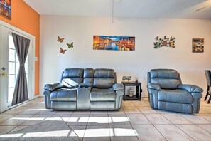 Living Room | Free WiFi | Wood-Burning Fireplace