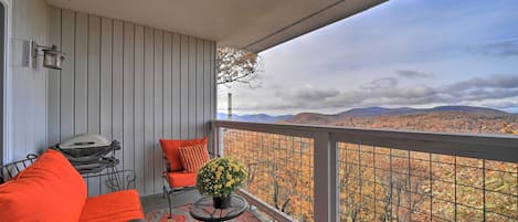 Highlands Vacation Rental | 2BR | 2BA | 2 Floors | Stairs Required | 1,664 Sq Ft