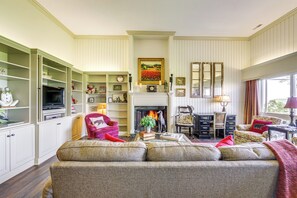 Living Room | Smart TV | Central Heat & A/C | Wood-Burning Fireplace