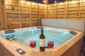 Enjoy a special evening with friends and family in the hot tub