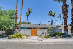Property Exterior | Garage & Driveway Parking (4 Vehicles) | Free Street Parking
