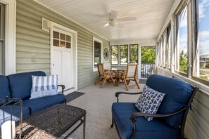 DU503: A Captain's Tale | Screened Porch