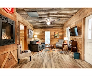 Escape to this unique retreat where every detail is designed for relaxation and connection. A space to truly unwind.