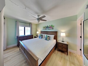 Primary Bedroom - King Bed, Balcony Access, Gulf Views and En Suite Bathroom
